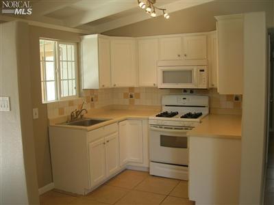 1054 1st St, Fairfield, CA 94533 photo 2
