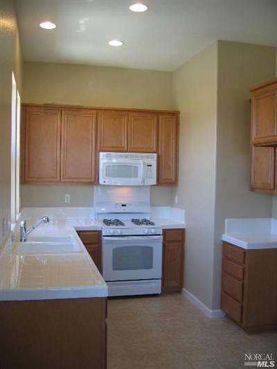 886 Hampton St, Vacaville, CA 95687 photo 6