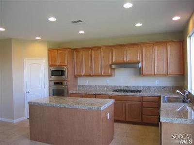 886 Hampton St, Vacaville, CA 95687 photo 2