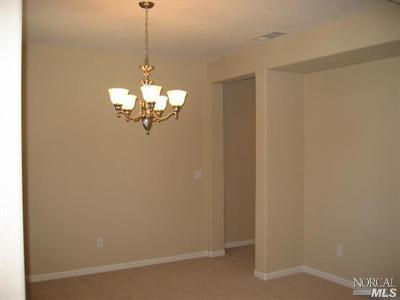 886 Hampton St, Vacaville, CA 95687 photo 4
