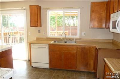 137 Chapman Ct, Vallejo, CA 94589 photo 3