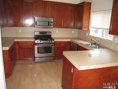 576 Doncaster Dr, Vallejo, CA 94591 photo 2