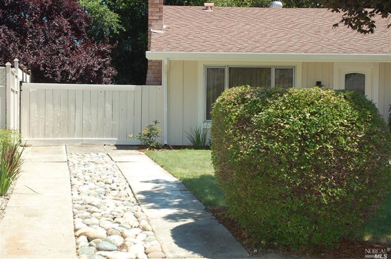 331 Timber Dr, Vacaville, CA 95688 photo 2