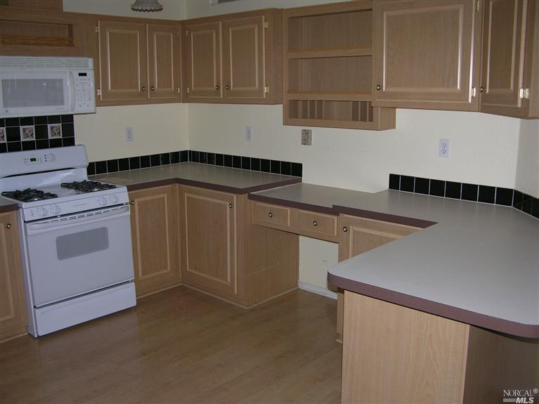 438 Russell St, Winters, CA 95694 photo 3