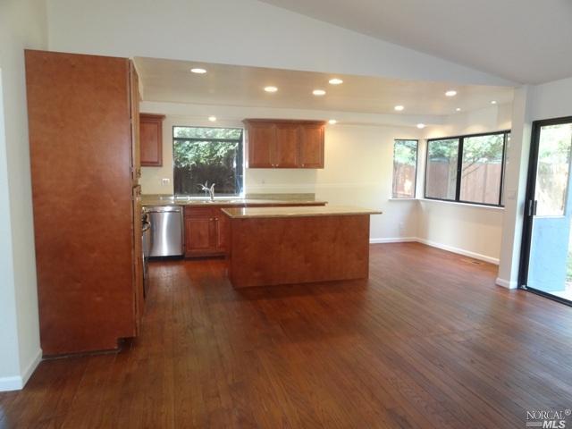 8 Saint Augustine Ct, Petaluma, CA 94954 photo 3