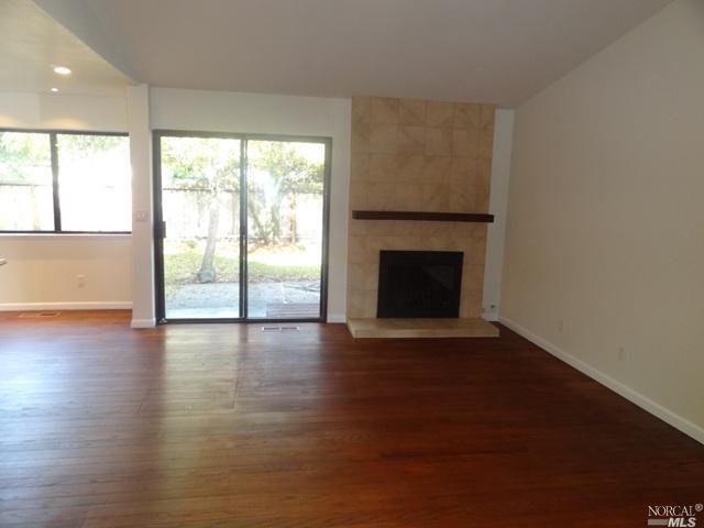 8 Saint Augustine Ct, Petaluma, CA 94954 photo 2