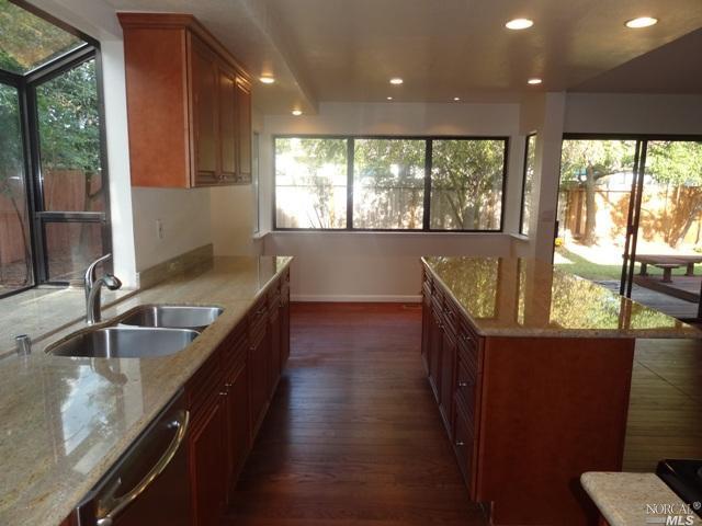 8 Saint Augustine Ct, Petaluma, CA 94954 photo 4