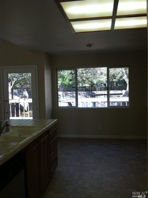 655 Fox Pointe Rd, Vacaville, CA 95687 photo 9