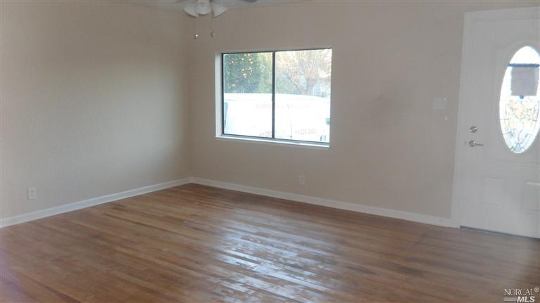 321 Walnut Ave, Vacaville, CA 95688 photo 4