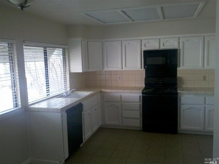 1639 Moraga Dr, Fairfield, CA 94534 photo 2