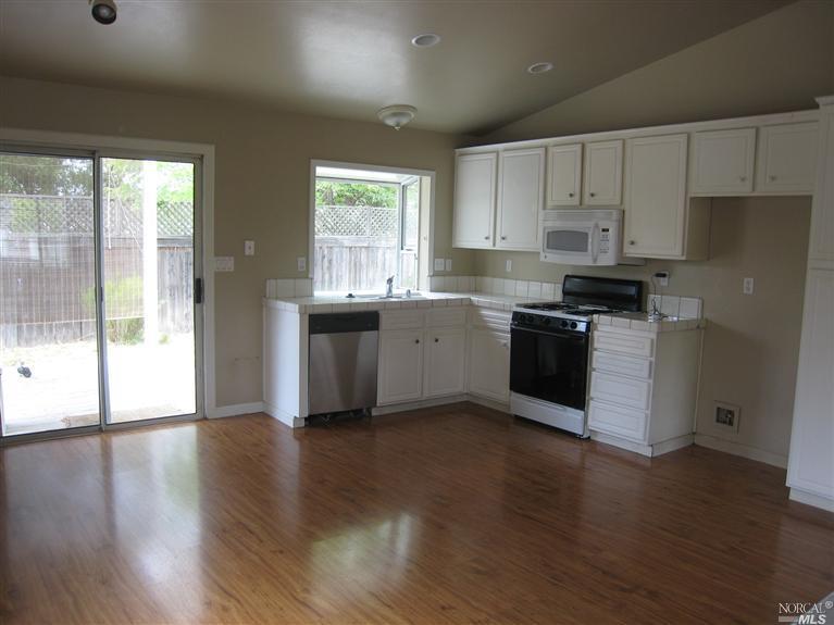 950 Ventana Dr, Windsor, CA 95492 photo 2