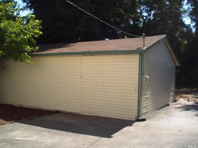 545 Cypress Ave, Ukiah, CA 95482 photo 3