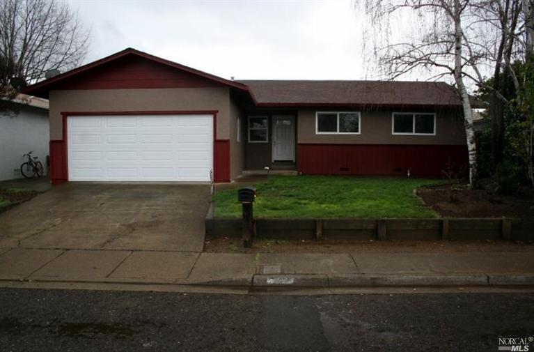875 Mohawk Dr, Ukiah, CA 95482 photo 1