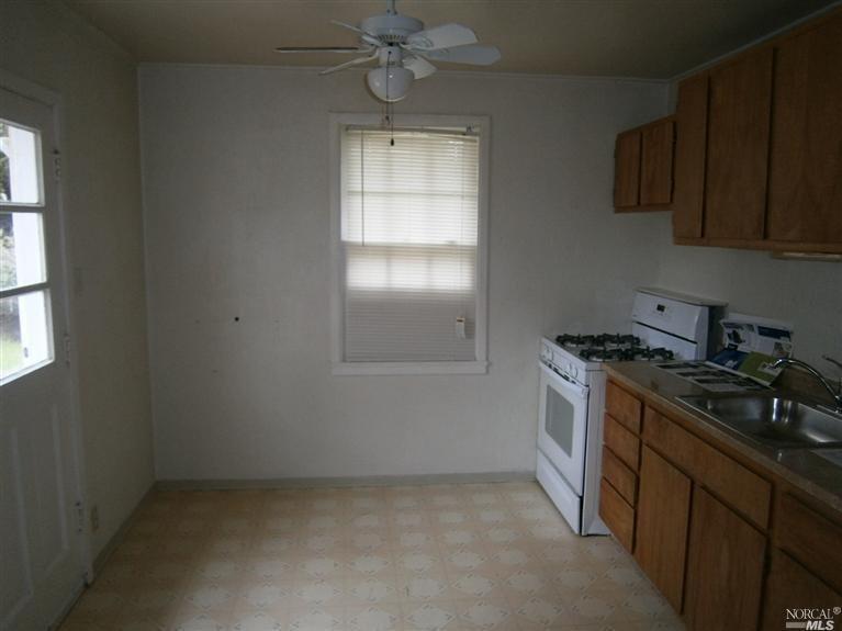 35 Rodgers St, Vallejo, CA 94590 photo 4