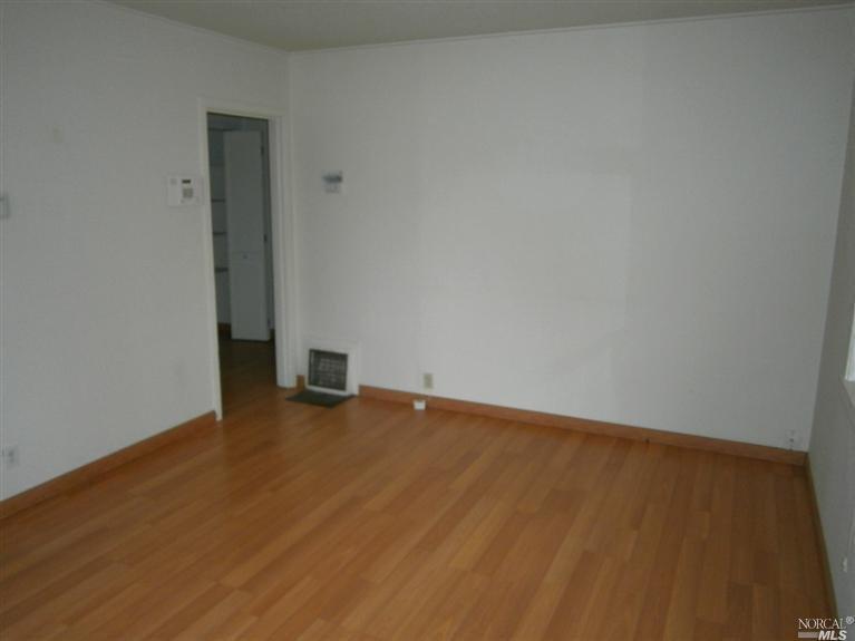 35 Rodgers St, Vallejo, CA 94590 photo 2