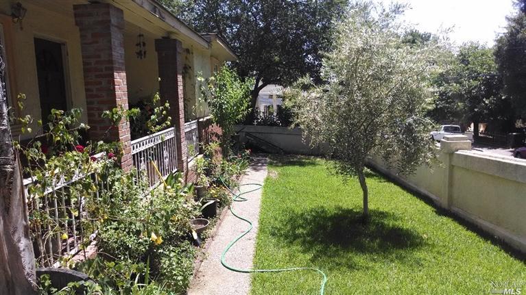646 University St, Healdsburg, CA 95448 photo 2