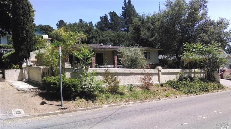 646 University St, Healdsburg, CA 95448 photo 1