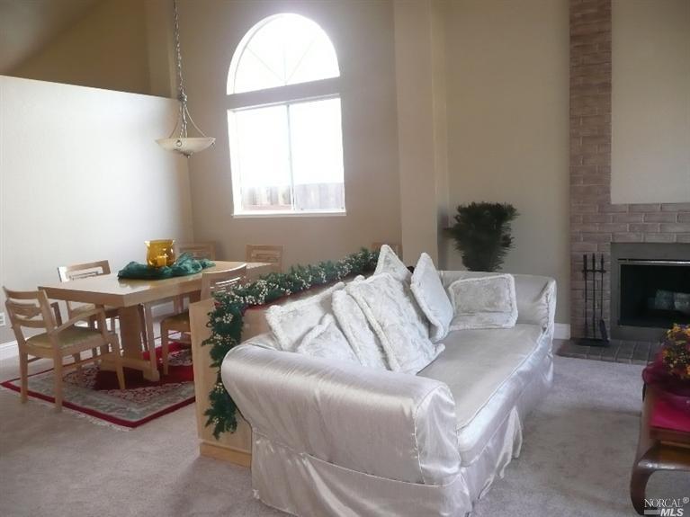 105 Crownpointe Dr, Vallejo, CA 94591 photo 2