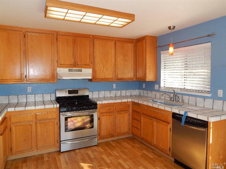 11 Ahlstrom Dr, Cotati, CA 94931 photo 3