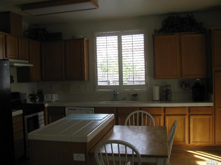 860 Cedarcrest Dr, Vacaville, CA 95687 photo 5
