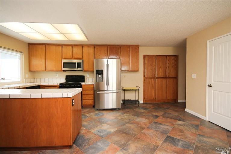 712 Stallion Cir, Fairfield, CA 94533 photo 8