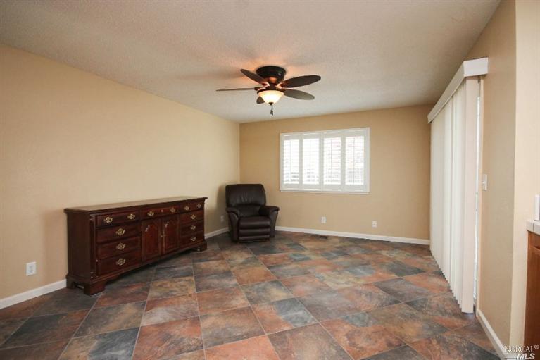 712 Stallion Cir, Fairfield, CA 94533 photo 12