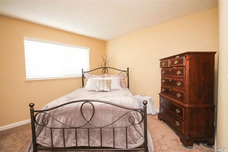 712 Stallion Cir, Fairfield, CA 94533 photo 18