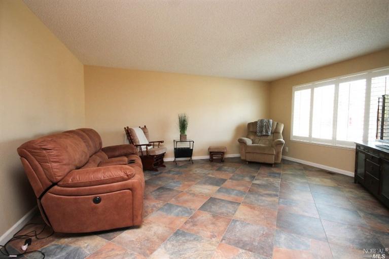 712 Stallion Cir, Fairfield, CA 94533 photo 3
