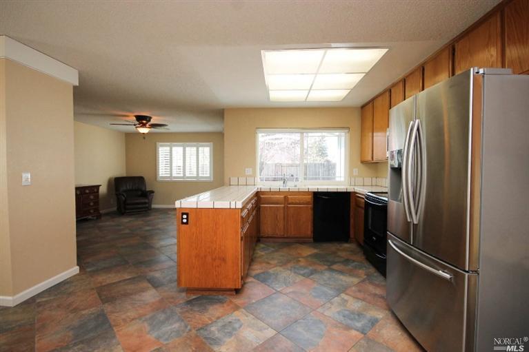 712 Stallion Cir, Fairfield, CA 94533 photo 9