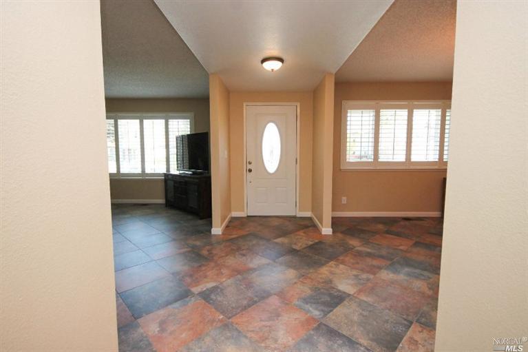 712 Stallion Cir, Fairfield, CA 94533 photo 6