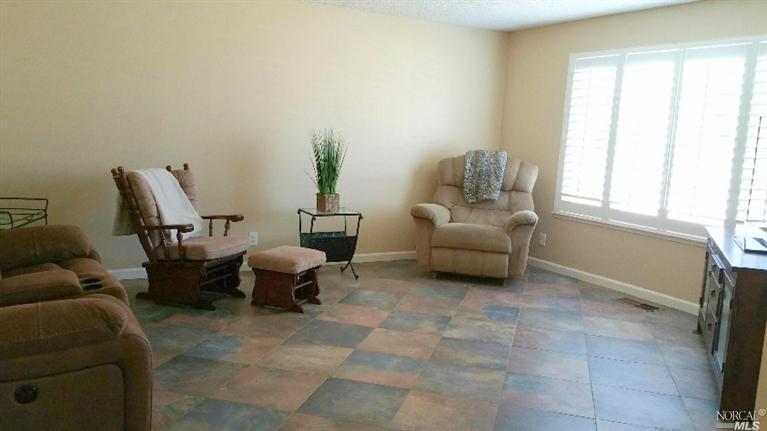 712 Stallion Cir, Fairfield, CA 94533 photo 4