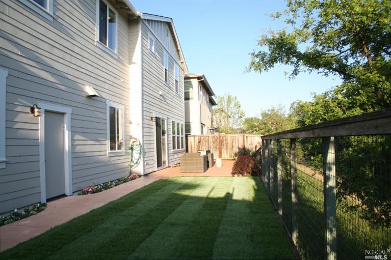 489 Hawk Dr, Petaluma, CA 94954 photo 2