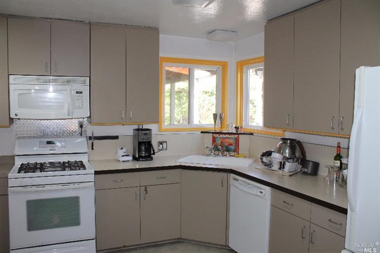 498 Luce Ave, Ukiah, CA 95482 photo 2