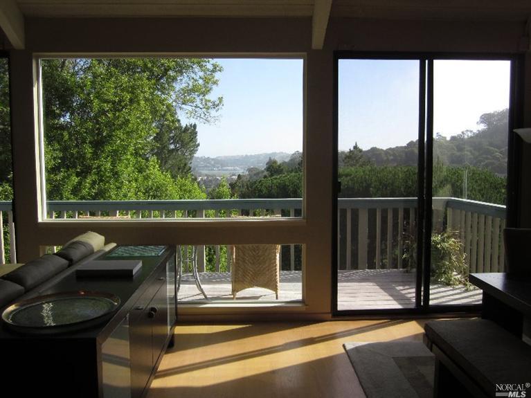 327 Carrera Dr, Mill Valley, CA 94941 photo 2