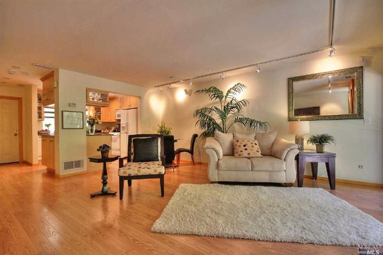 37 Flicker Dr, Novato, CA 94949 photo 4