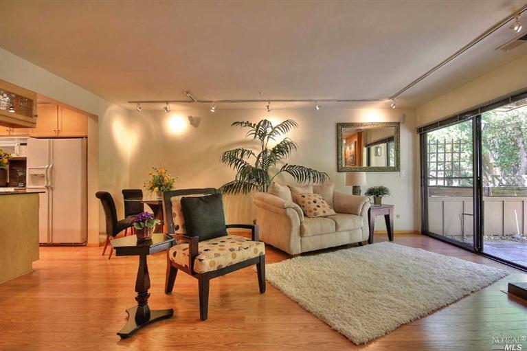 37 Flicker Dr, Novato, CA 94949 photo 1