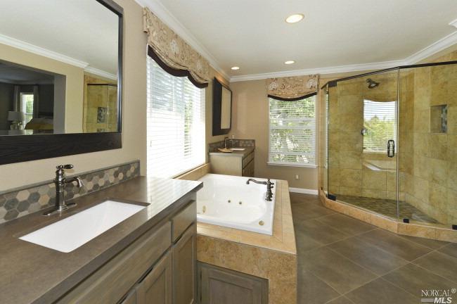 7425 10th Hole Dr, Windsor, CA 95492 photo 13