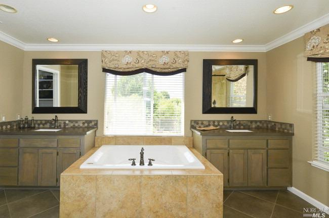 7425 10th Hole Dr, Windsor, CA 95492 photo 12