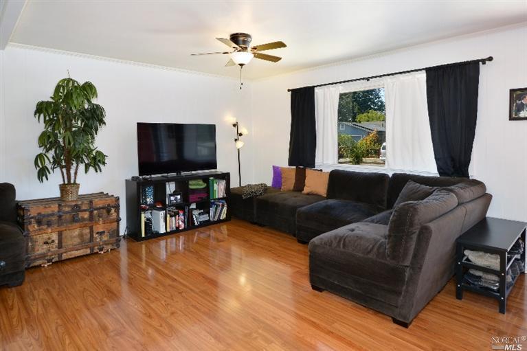 454 Wall St, Windsor, CA 95492 photo 2