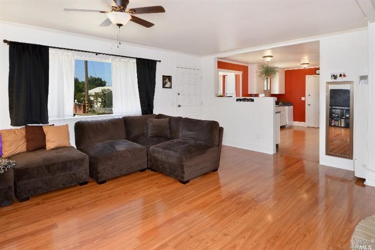 454 Wall St, Windsor, CA 95492 photo 3