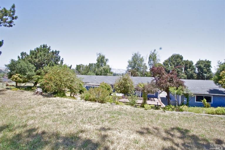 220 Eucalyptus Rd, Petaluma, CA 94952 photo 1