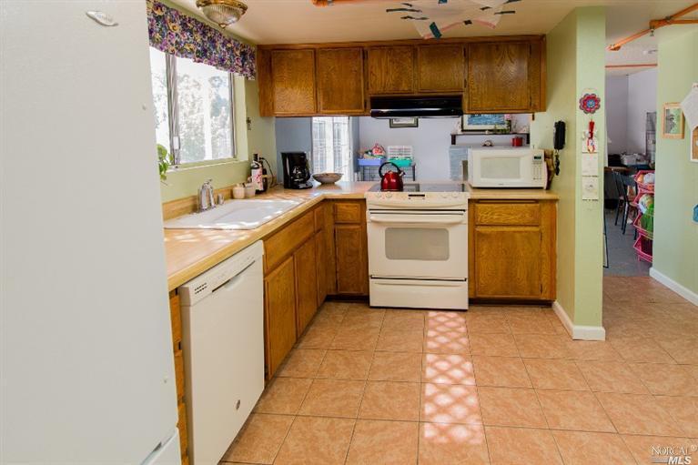 810 N Almond St, Dixon, CA 95620 photo 4
