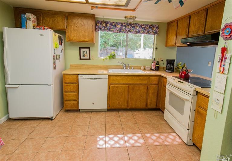 810 N Almond St, Dixon, CA 95620 photo 5