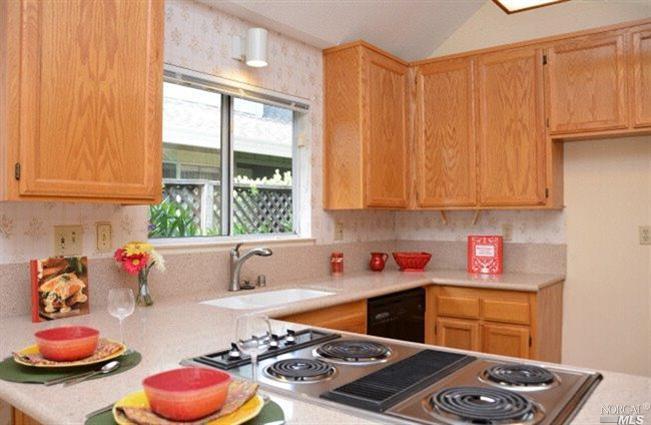 587 Gregory St, Sonoma, CA 95476 photo 4