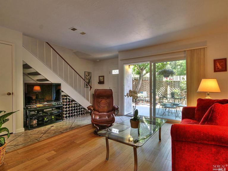 237 Roundtree Way, San Rafael, CA 94903 photo 2