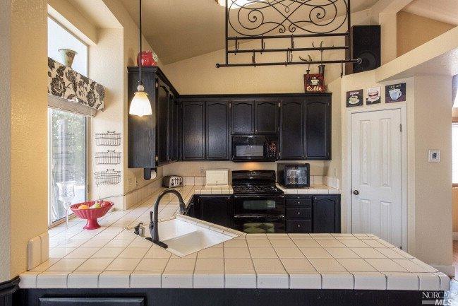 9529 Camelot Dr, Windsor, CA 95492 photo 5