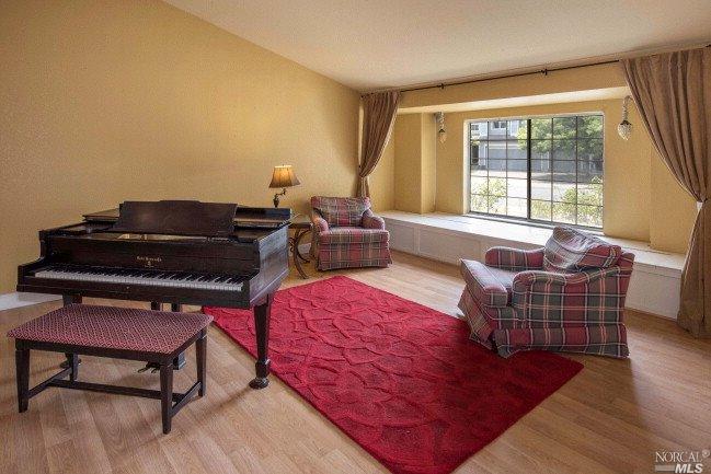 9529 Camelot Dr, Windsor, CA 95492 photo 2