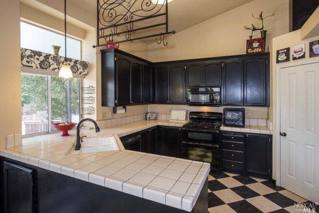 9529 Camelot Dr, Windsor, CA 95492 photo 3