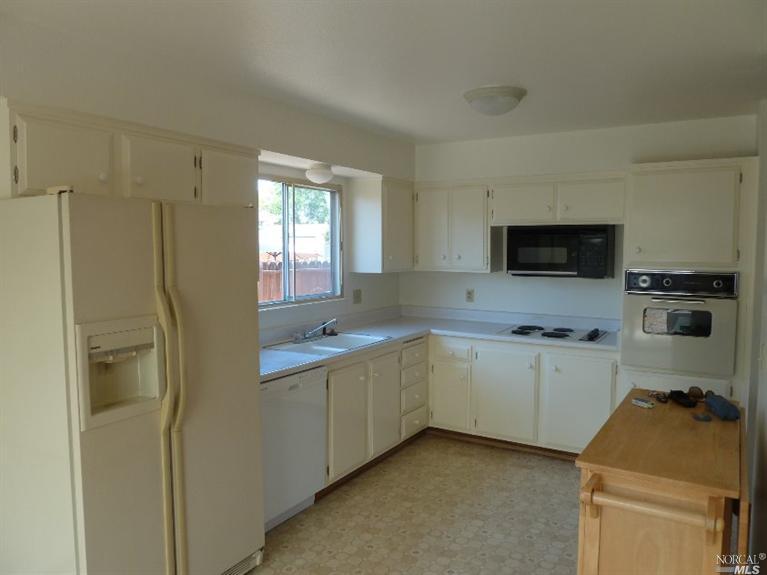 1512 Sarkesian Dr, Petaluma, CA 94954 photo 3
