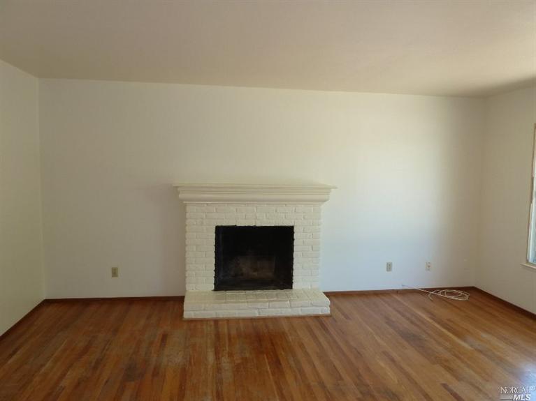 1512 Sarkesian Dr, Petaluma, CA 94954 photo 2